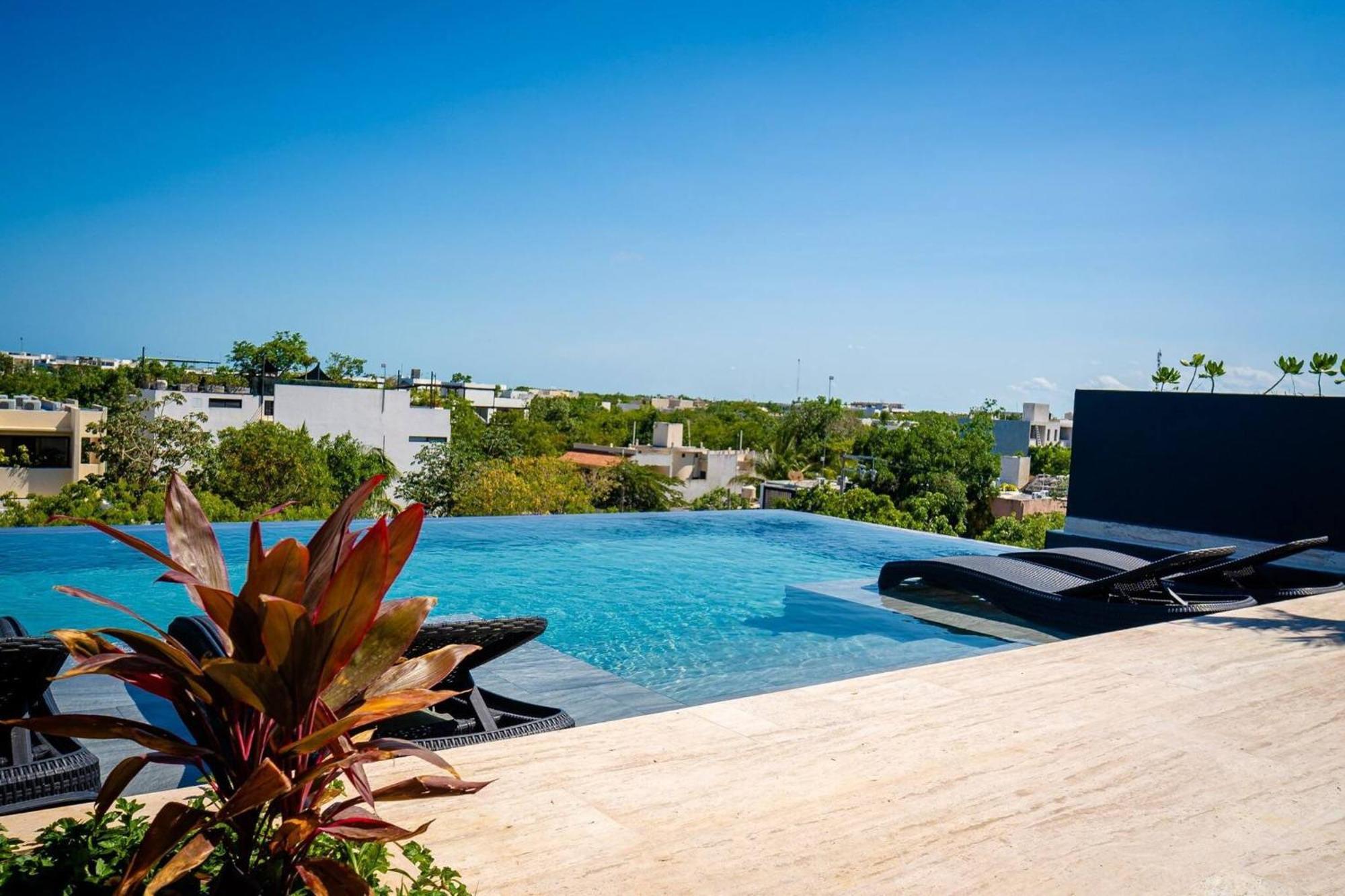 Great Location Amazing Rooftop Pool *
