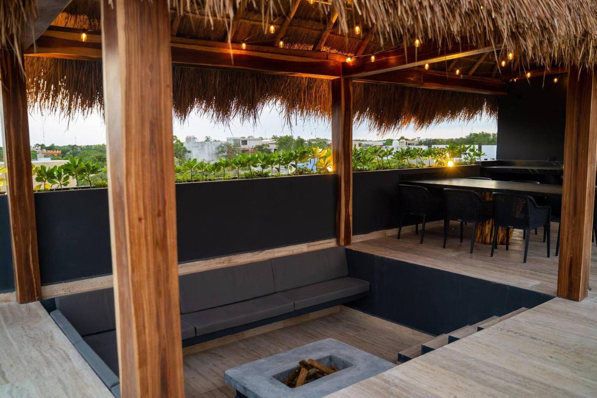 Great Location Amazing Rooftop Pool