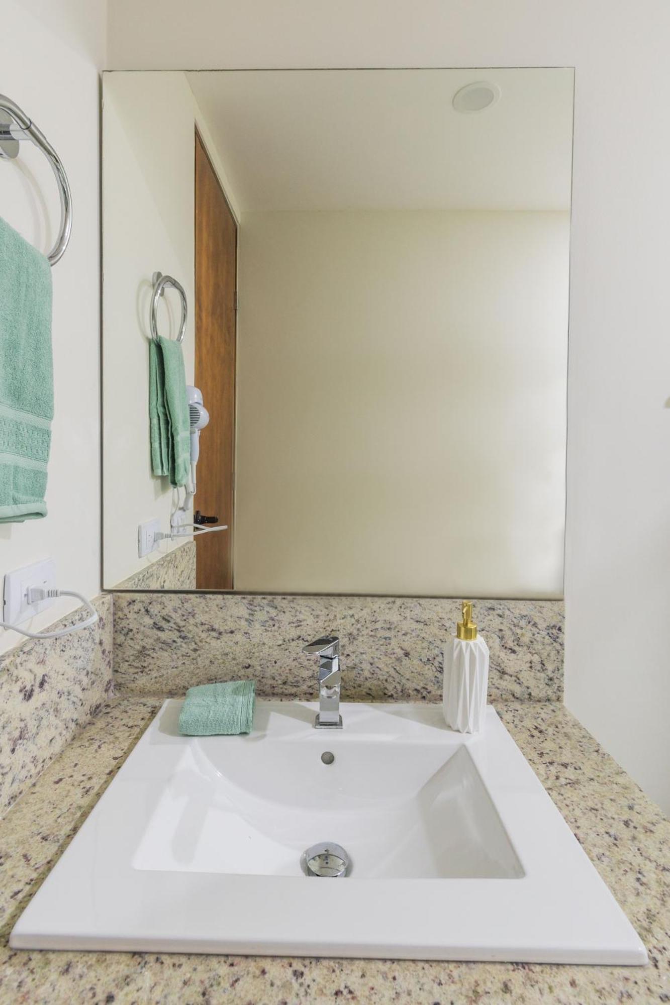 Apartment Downtown Penthouse With Private Pool, Rooftop Pool And Gym, Short Distance From Beaches, Restaurants & Nightlife *