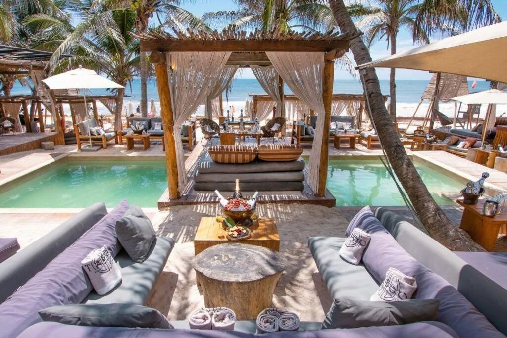 Encanto Private Balcony 2 Pools Gym Only 5 Minutes To Beaches Apartment