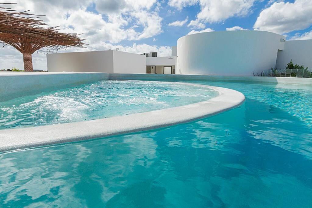2 Bedroom + Private Pool And Roof Top Terrace Apartment