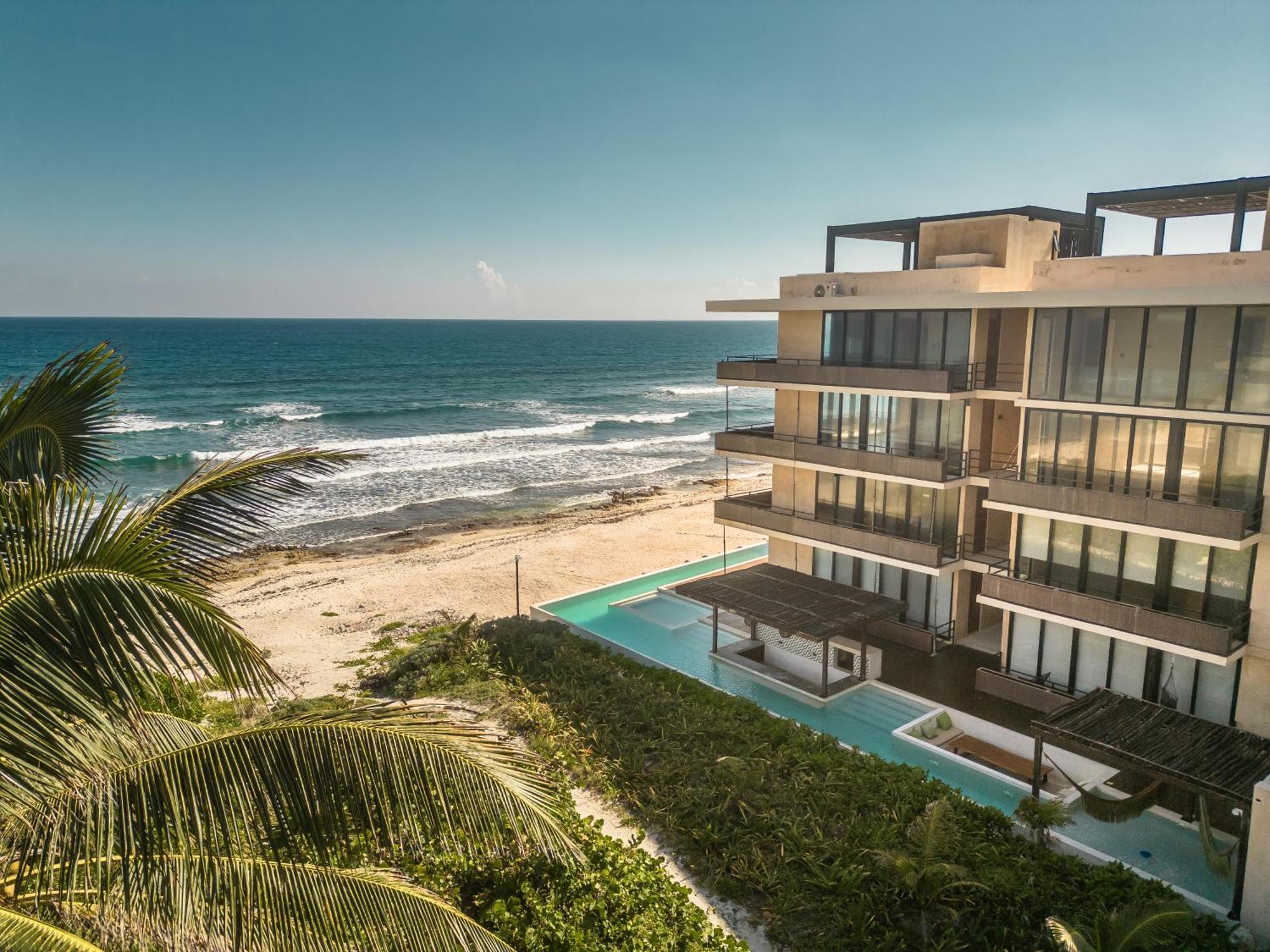 Direct Access To The & Private Rooftop Pool Apartment *
