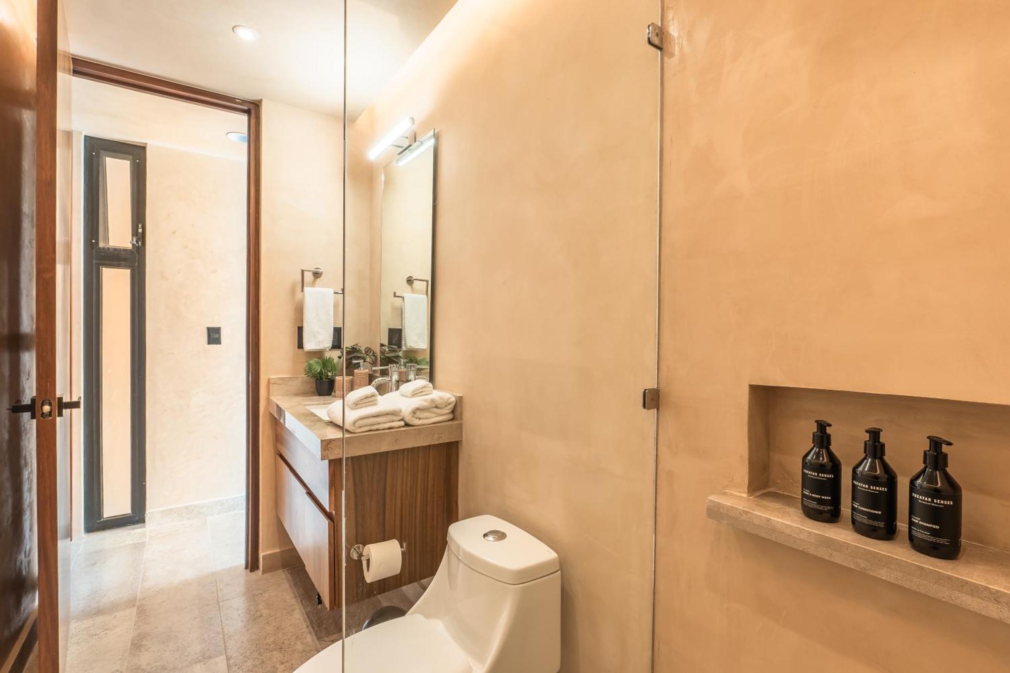 Direct Access To The & Private Rooftop Pool Apartment