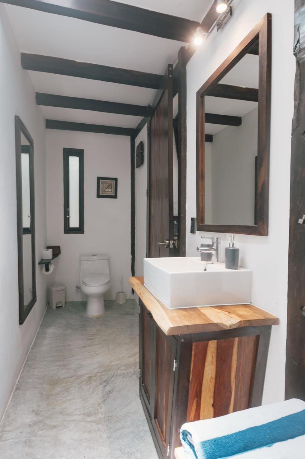 Nahouse Jungle Lodge *