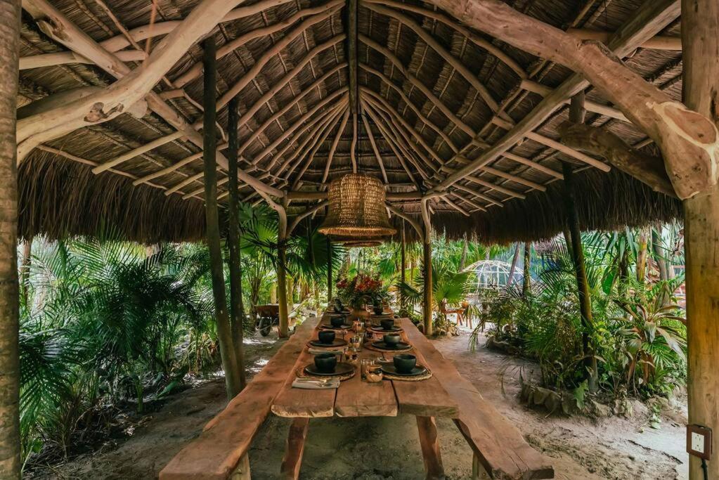 Сasa de vacaciones Stunning Jungle Treehouse With Lakefront & Beachside