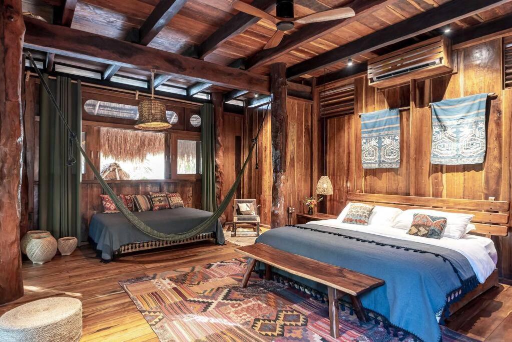 Сasa de vacaciones Stunning Jungle Treehouse With Lakefront & Beachside *