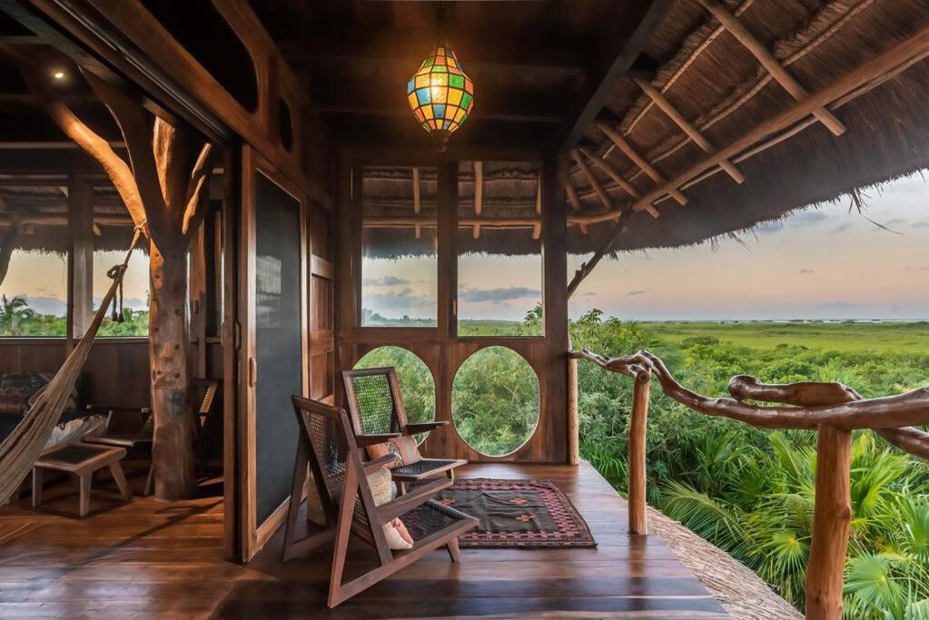 Сasa de vacaciones Stunning Jungle Treehouse With Lakefront & Beachside