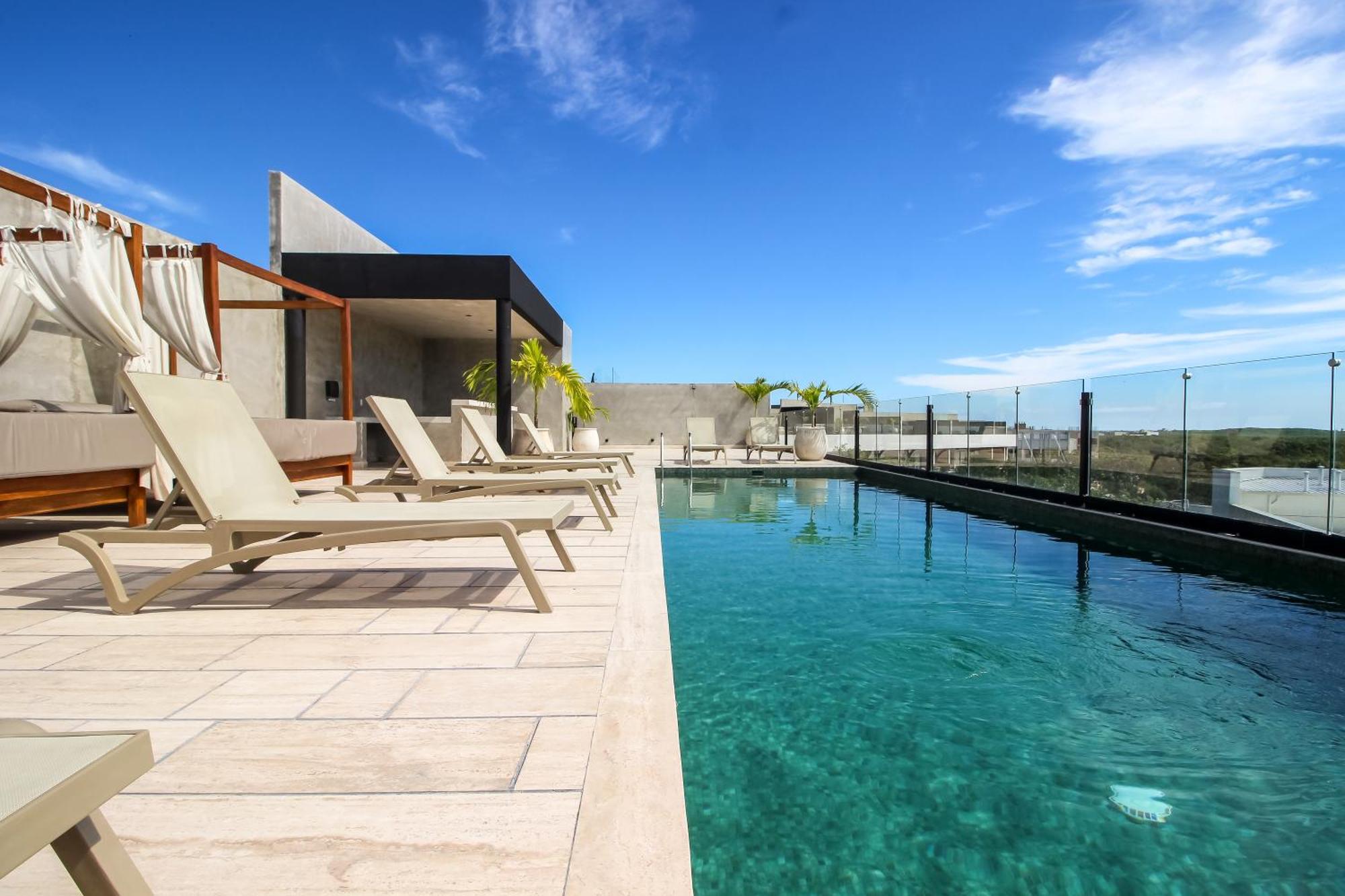 Premium With Rooftop Pool *