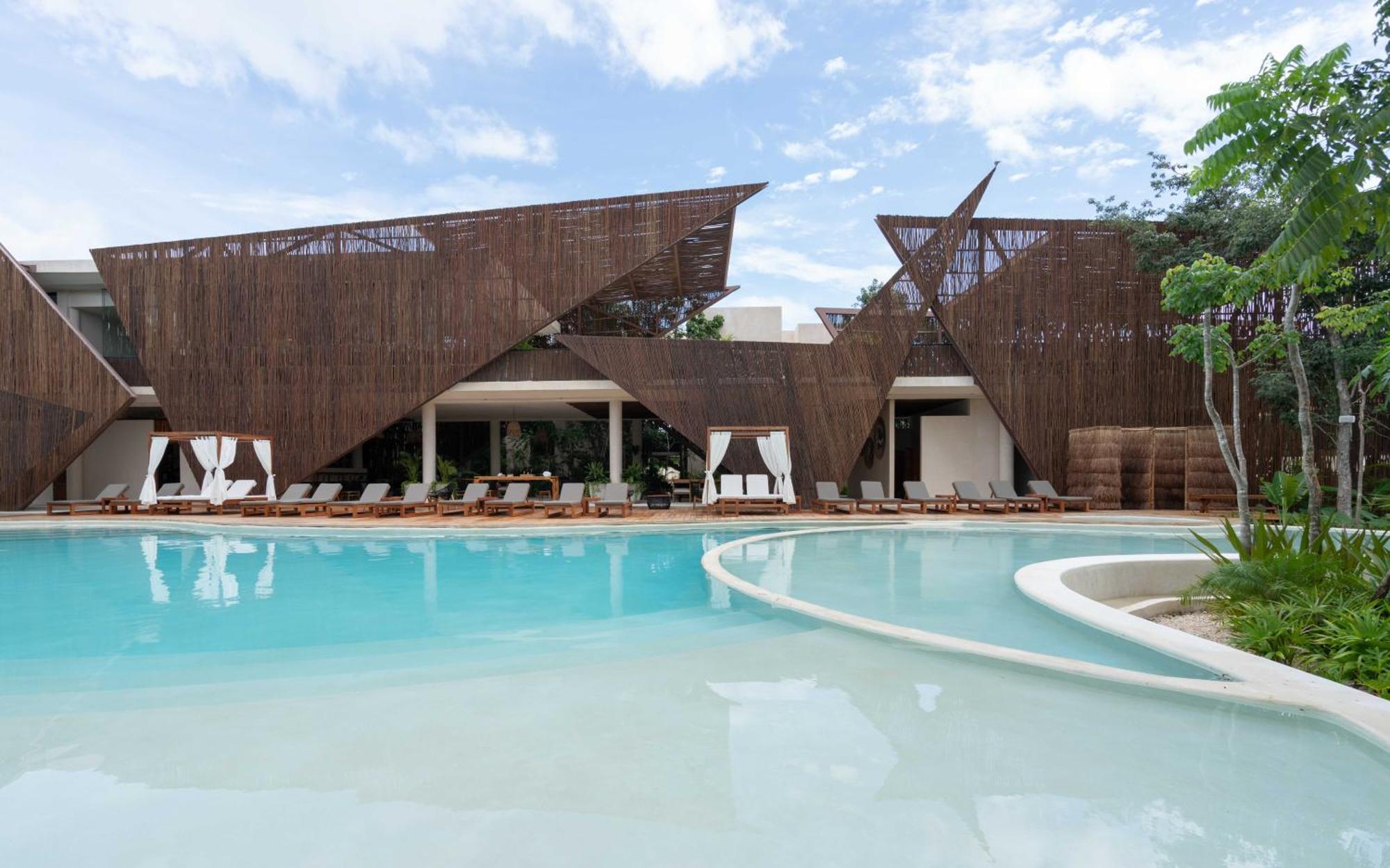 Penthouse Oasis: Rooftop Pool & Luxury Apartment Tulum
