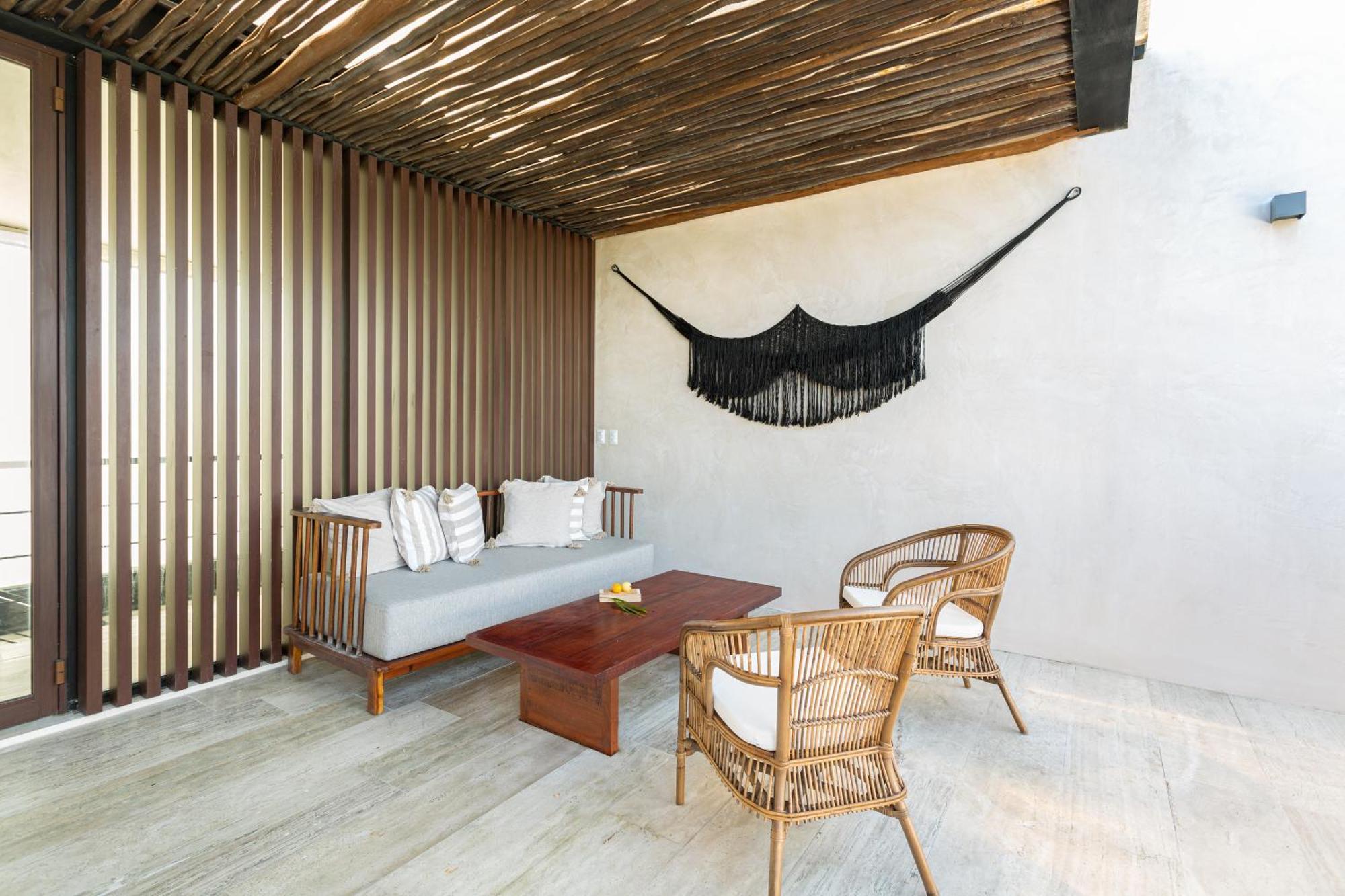 Apartment Penthouse Oasis: Rooftop Pool & Luxury