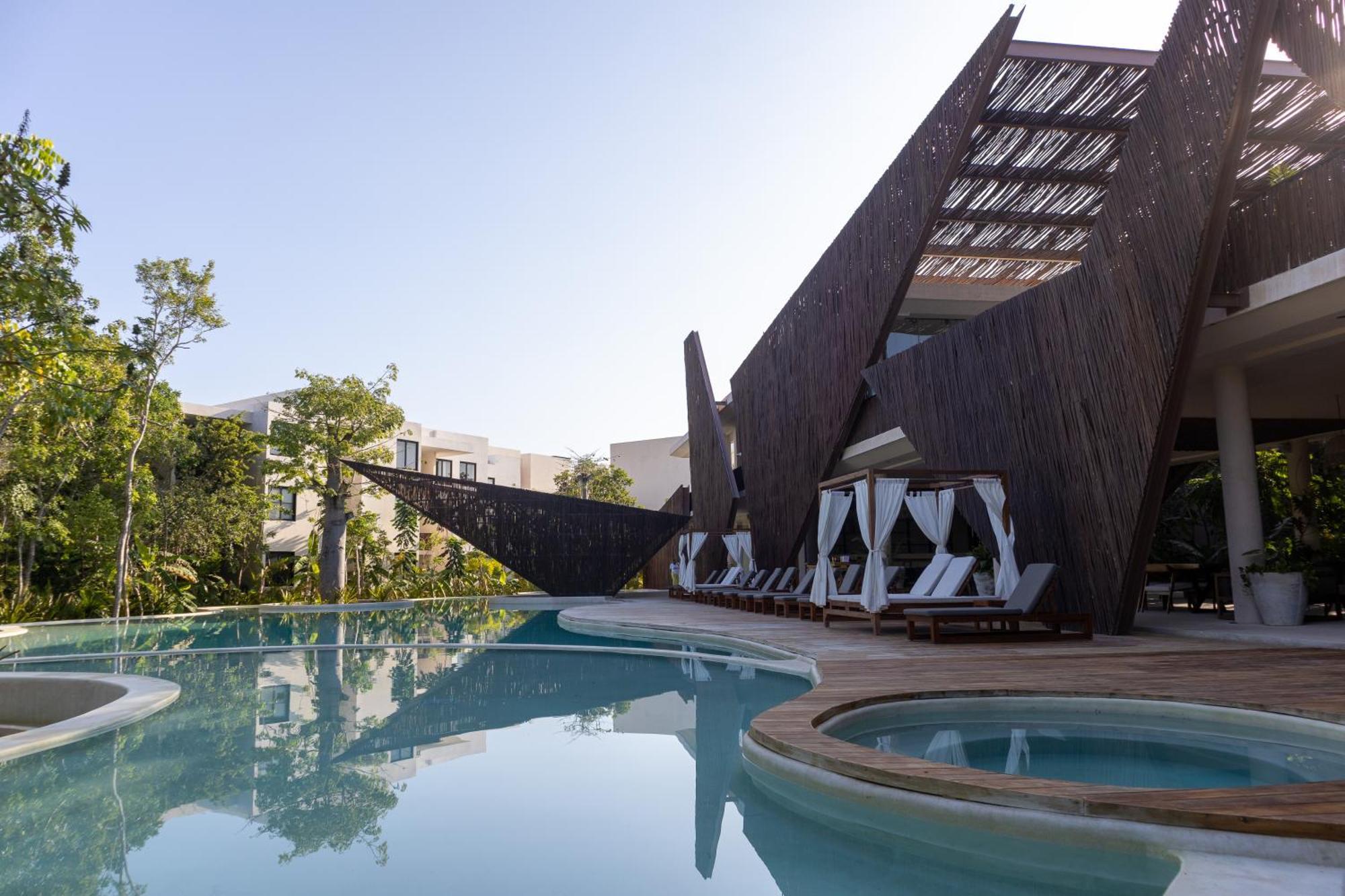 New Deluxe Ophelia Community Living *