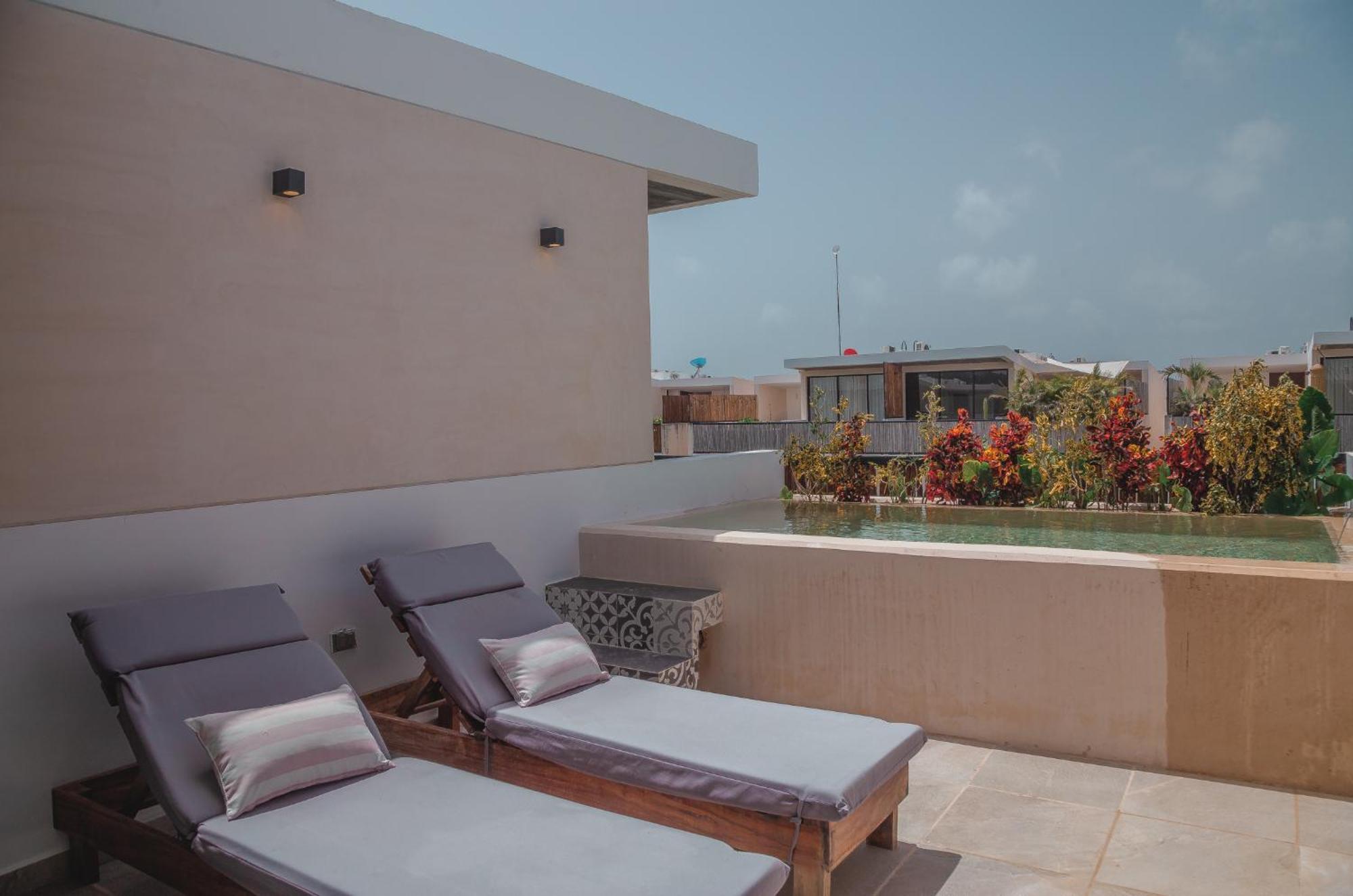 Apartment With Private Pool *