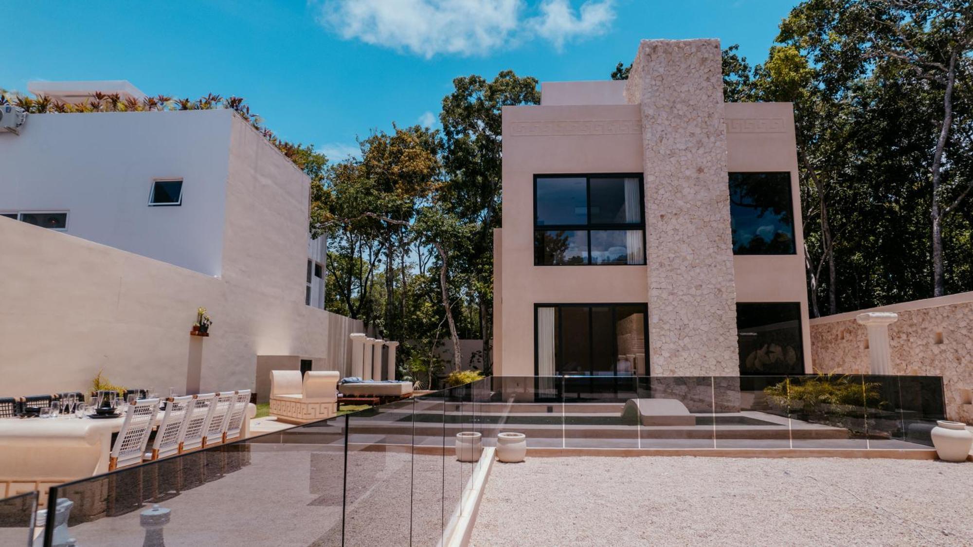 Luxury Large Villa/2 Pools/ Jacuzzi/rooftop/cenote View Villa Tulum
