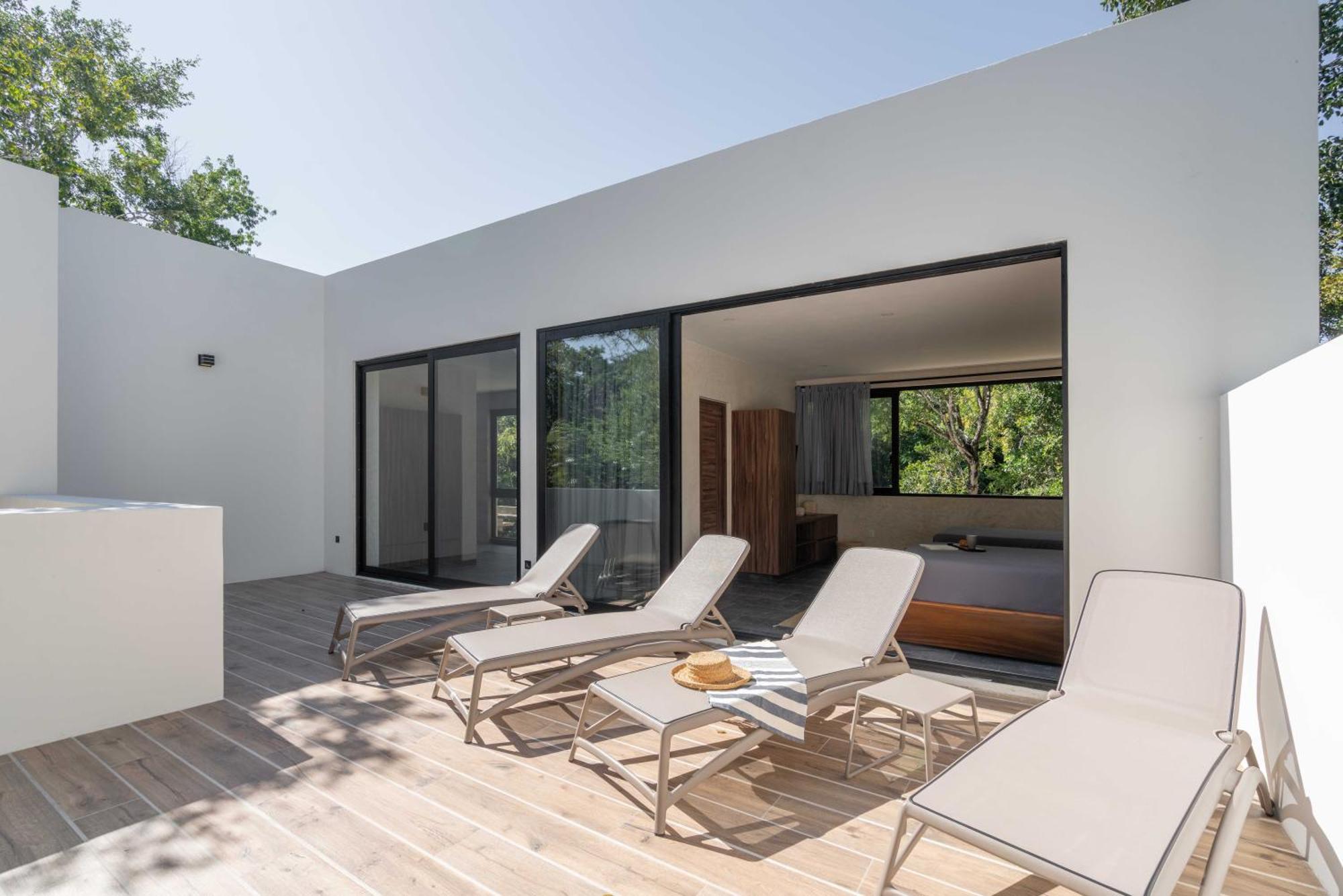 Twelve O'clock - Luxury Villa