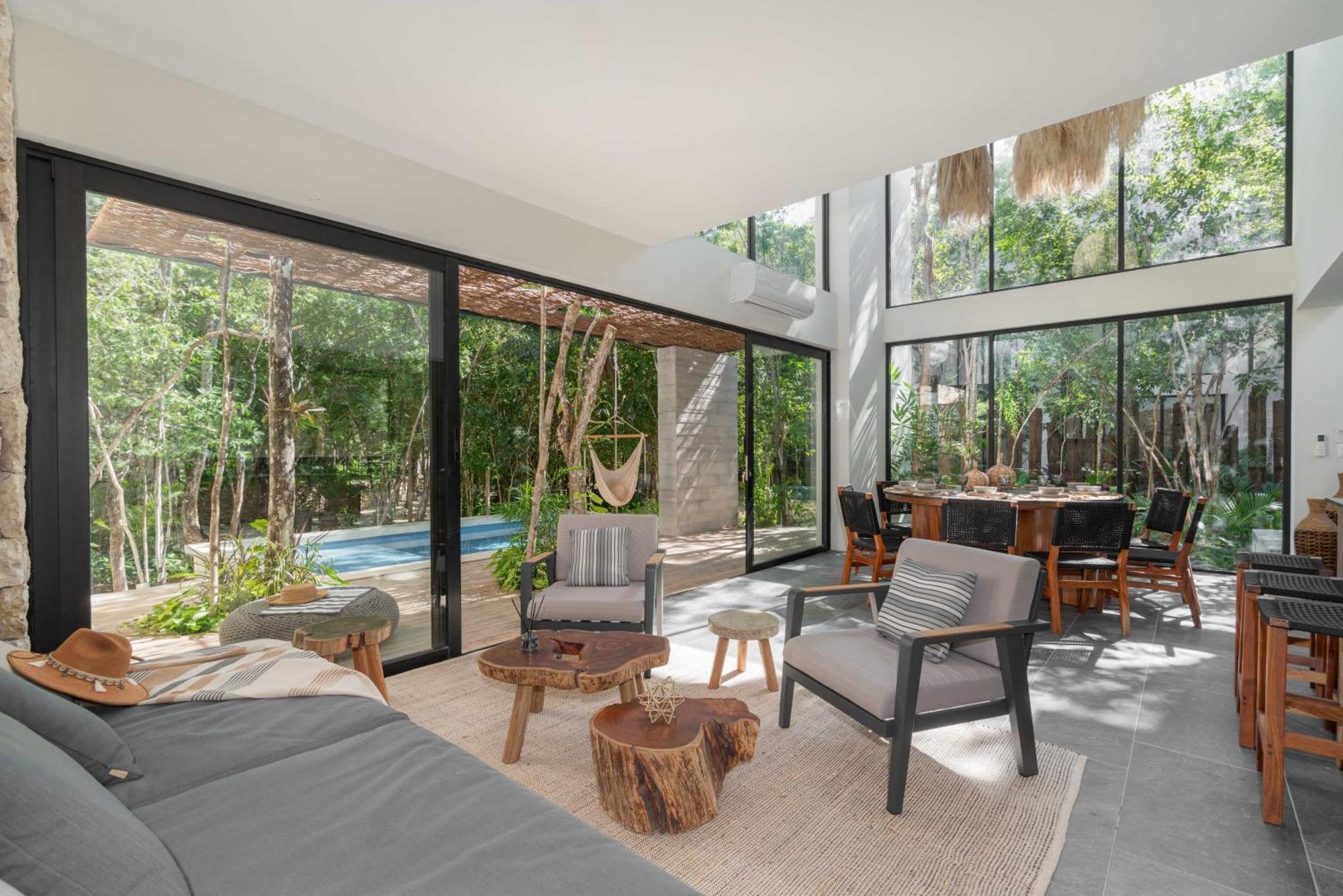 Twelve O'clock - Luxury Villa