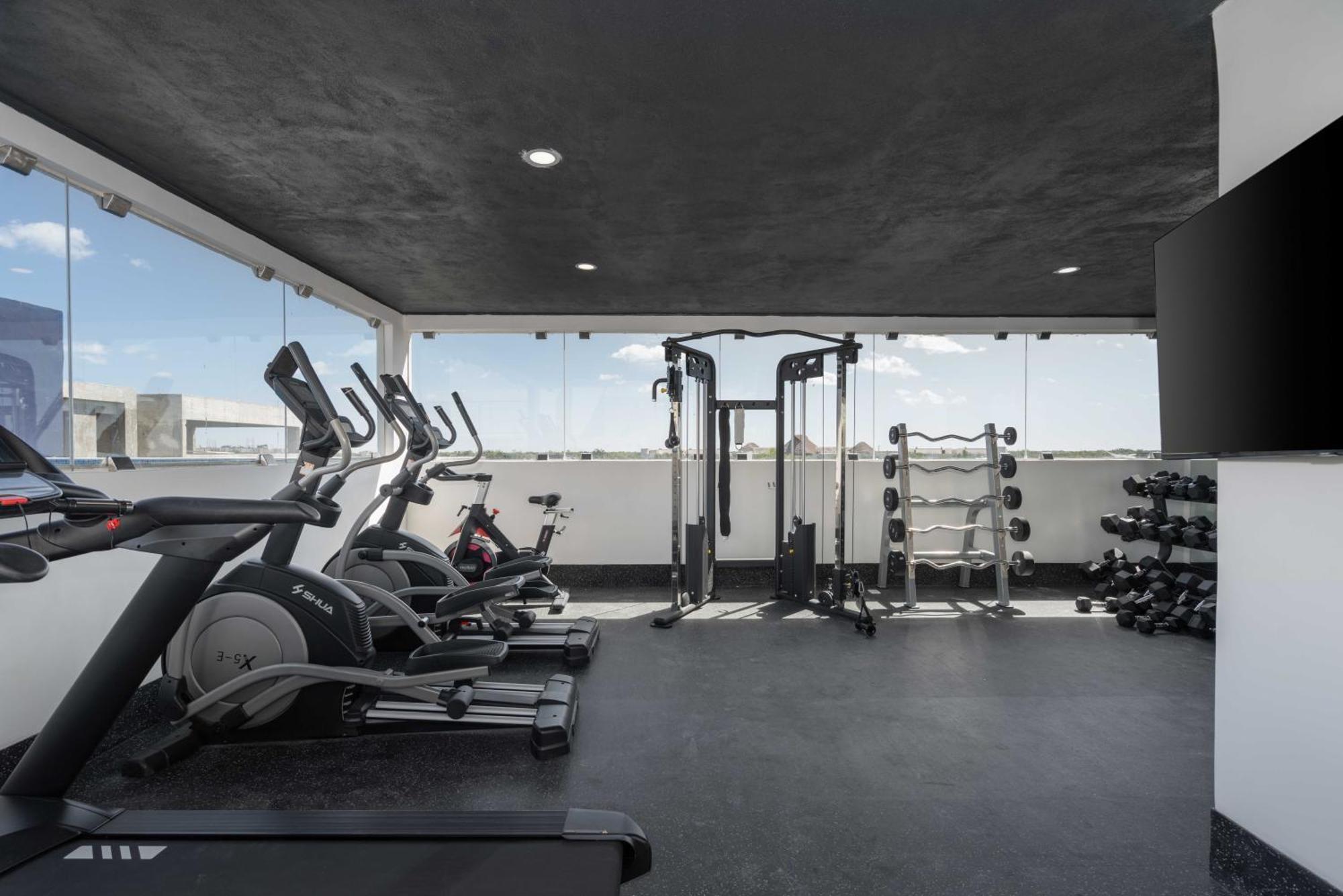 2bd With Rooftop Pool Near