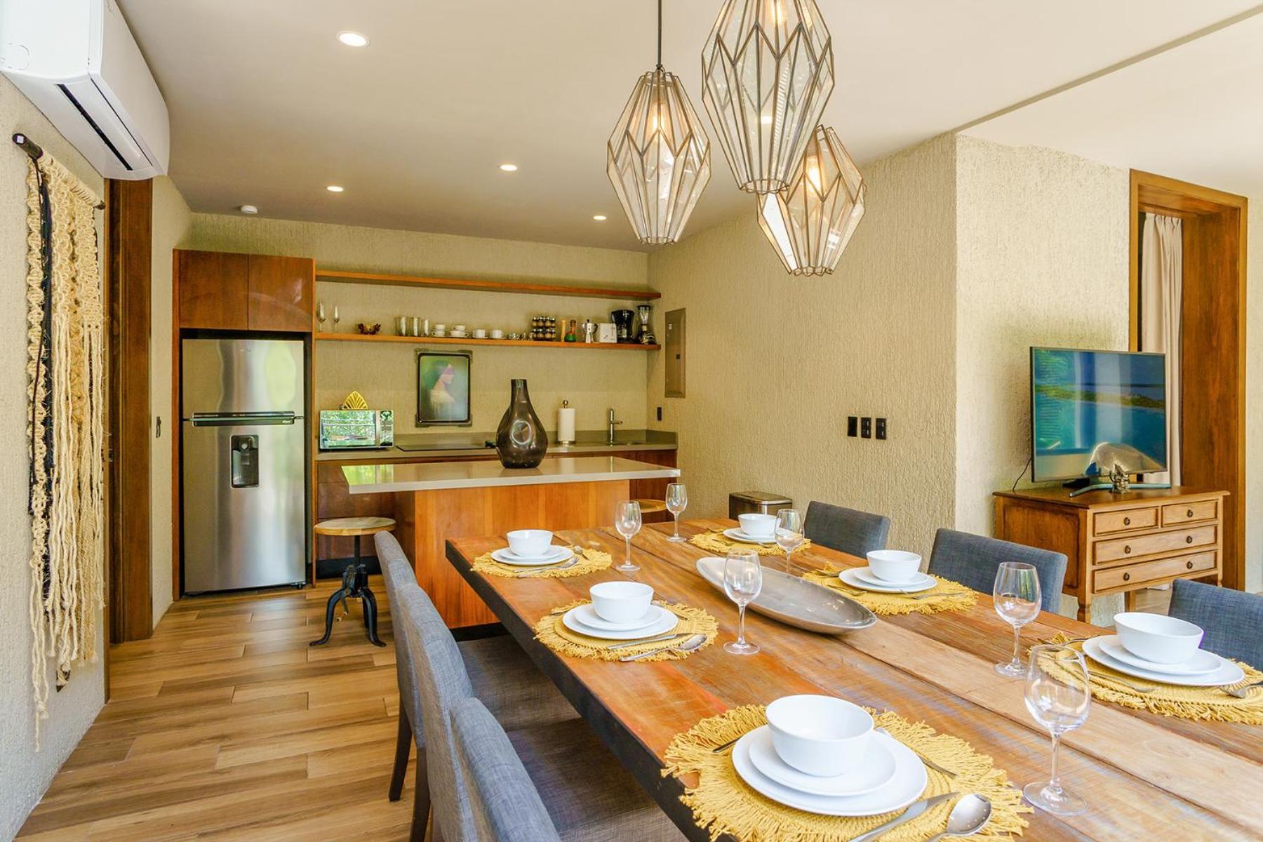 Luxurious Oasis Jacuzzi With Art Gallery And Pool *