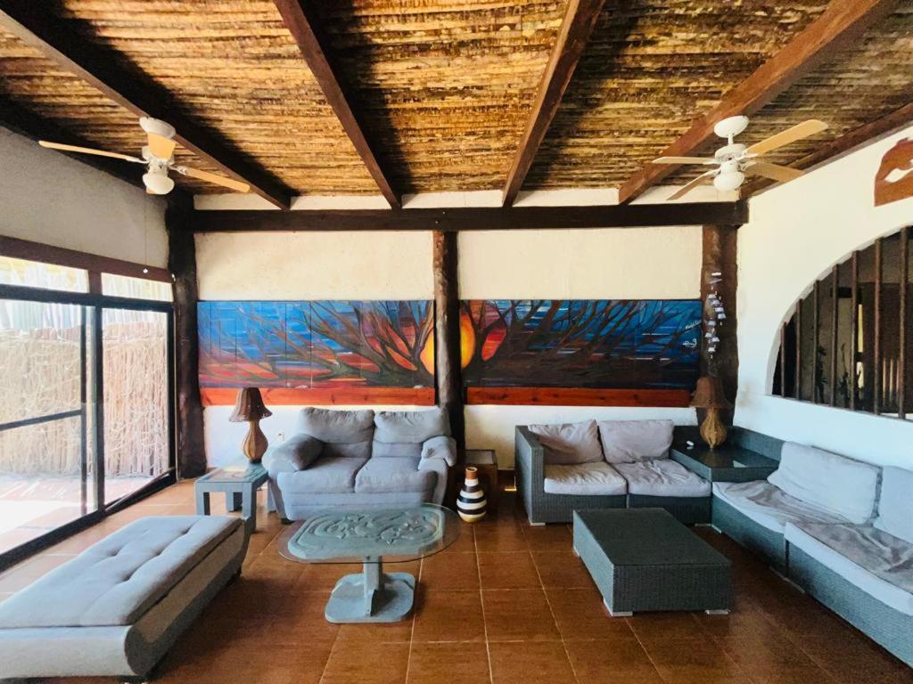 Chillaxing Beach Front House Сasa de vacaciones *