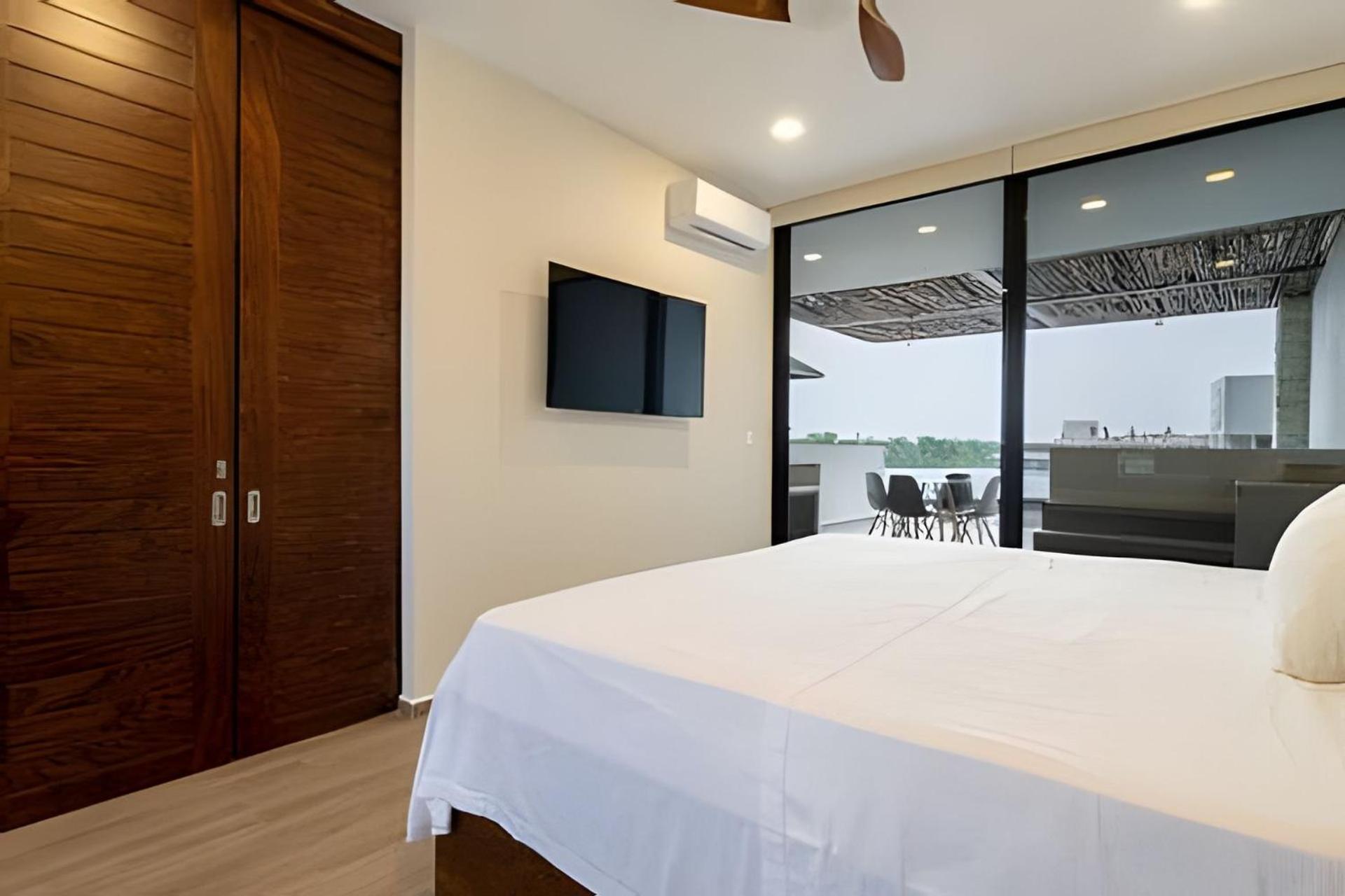 Penthouse With Private Pool Moots 303 Apartment