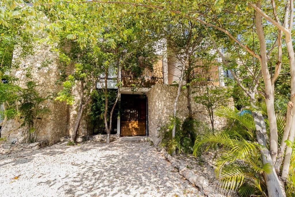 Great Value Luxury Minutes From Beaches Apartment