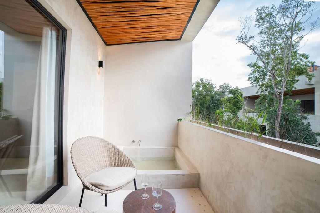 Apartment Brandnewstudio Exterior Tub Jungle