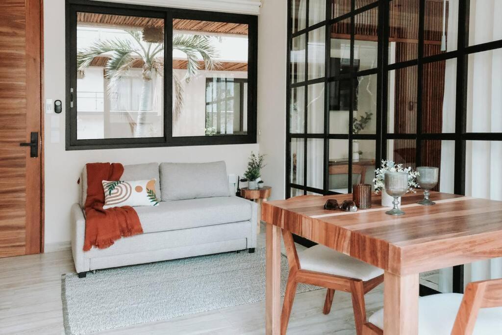 Apartment Jungle With Ocean View Rooftop Pool & Gym