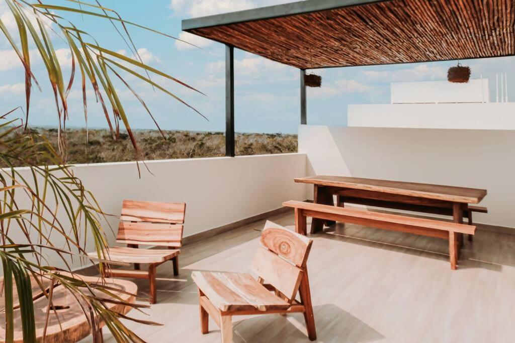 Jungle With Ocean View Rooftop Pool & Gym Apartment