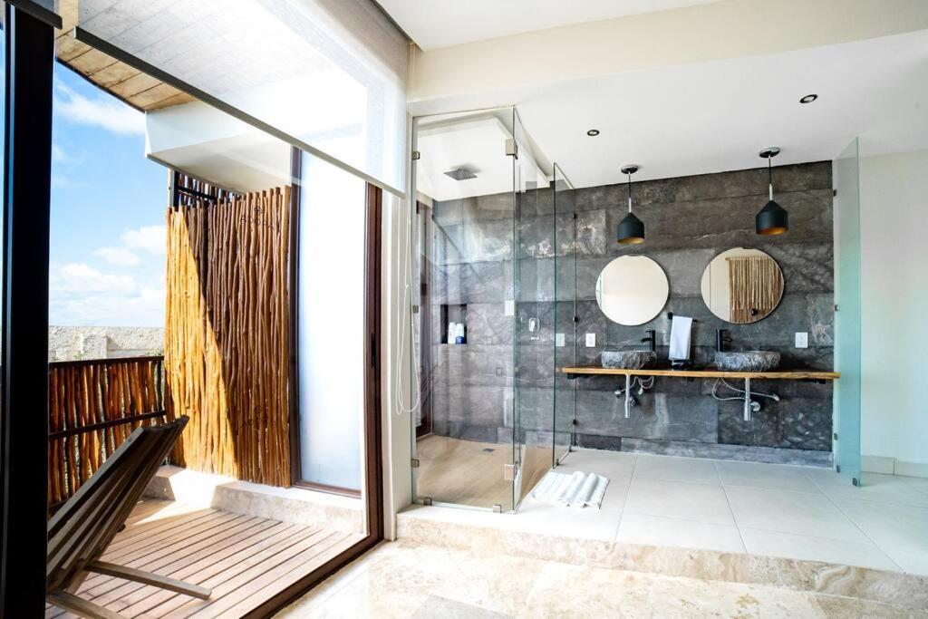 Amazing Luxury Studiojungle Enviroment With Cenote