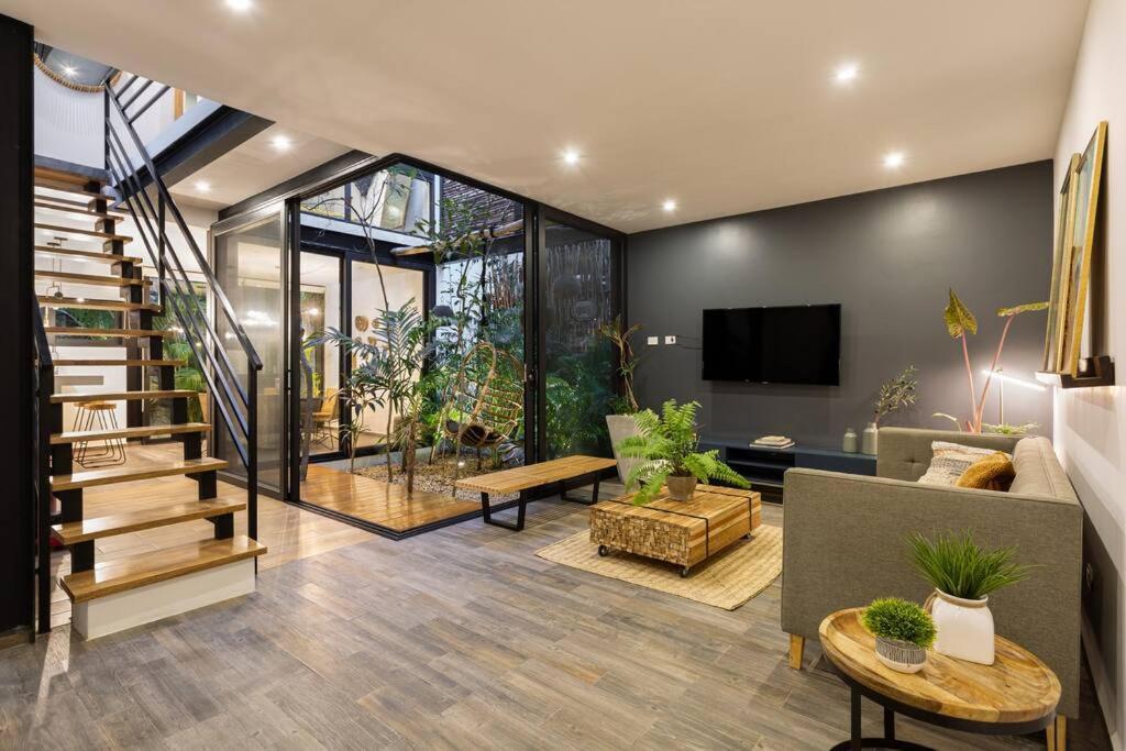 Chic Townhouse With Private Pool And Rooftop View *