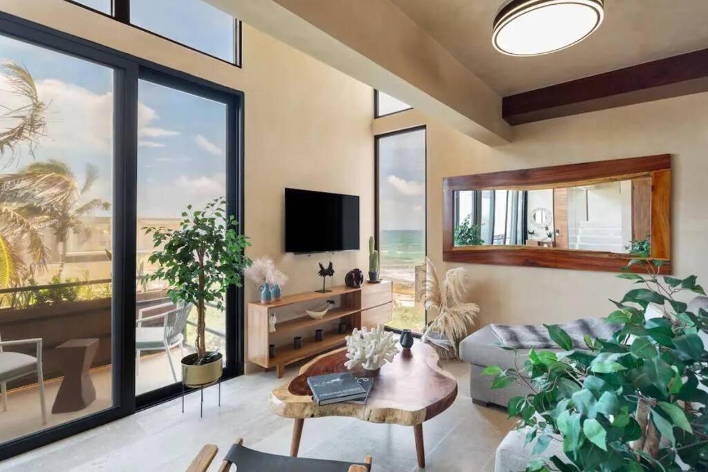 Luxury Beachfront Penthouse With Private Pool Apartment