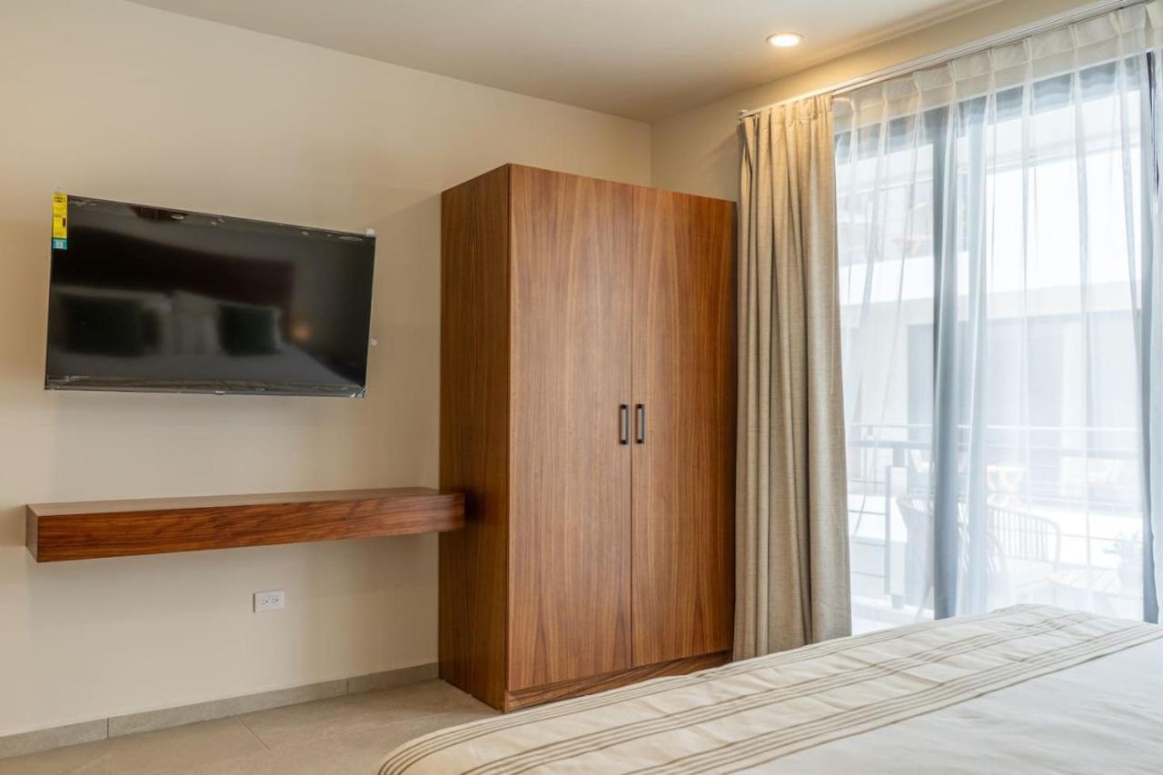 Cozy And Lovely With Roof, Pools, Gym, Bar, Parking *