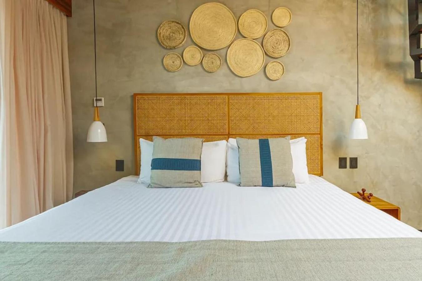 Luxurious Studio Ph With Exclusive Pool Downtown Apartment *