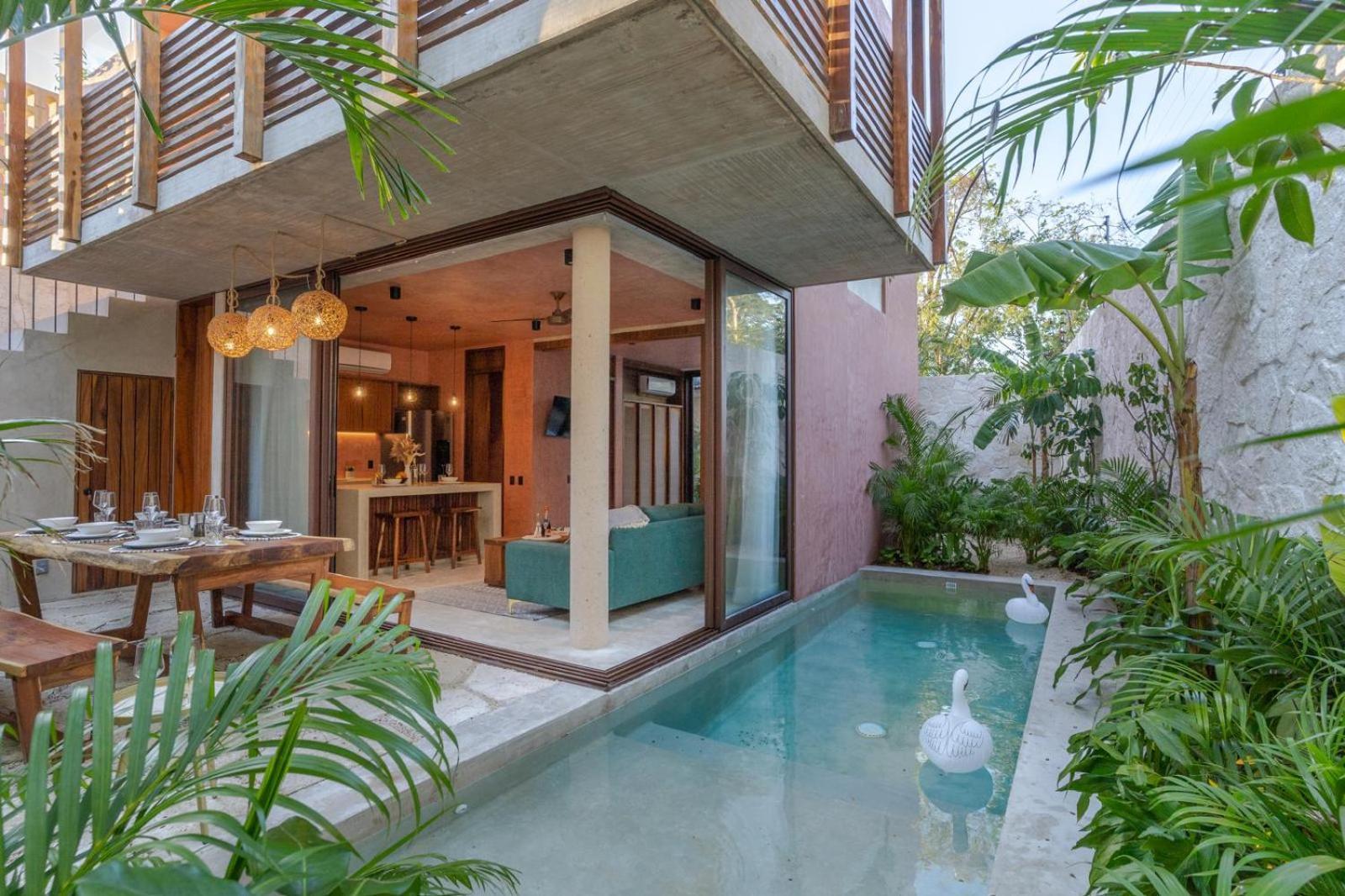 Primrose Jungle Paradise Villa, 3brd, Island Shower, 2 Private Pools, Gourmet Dining & 24hr Security *