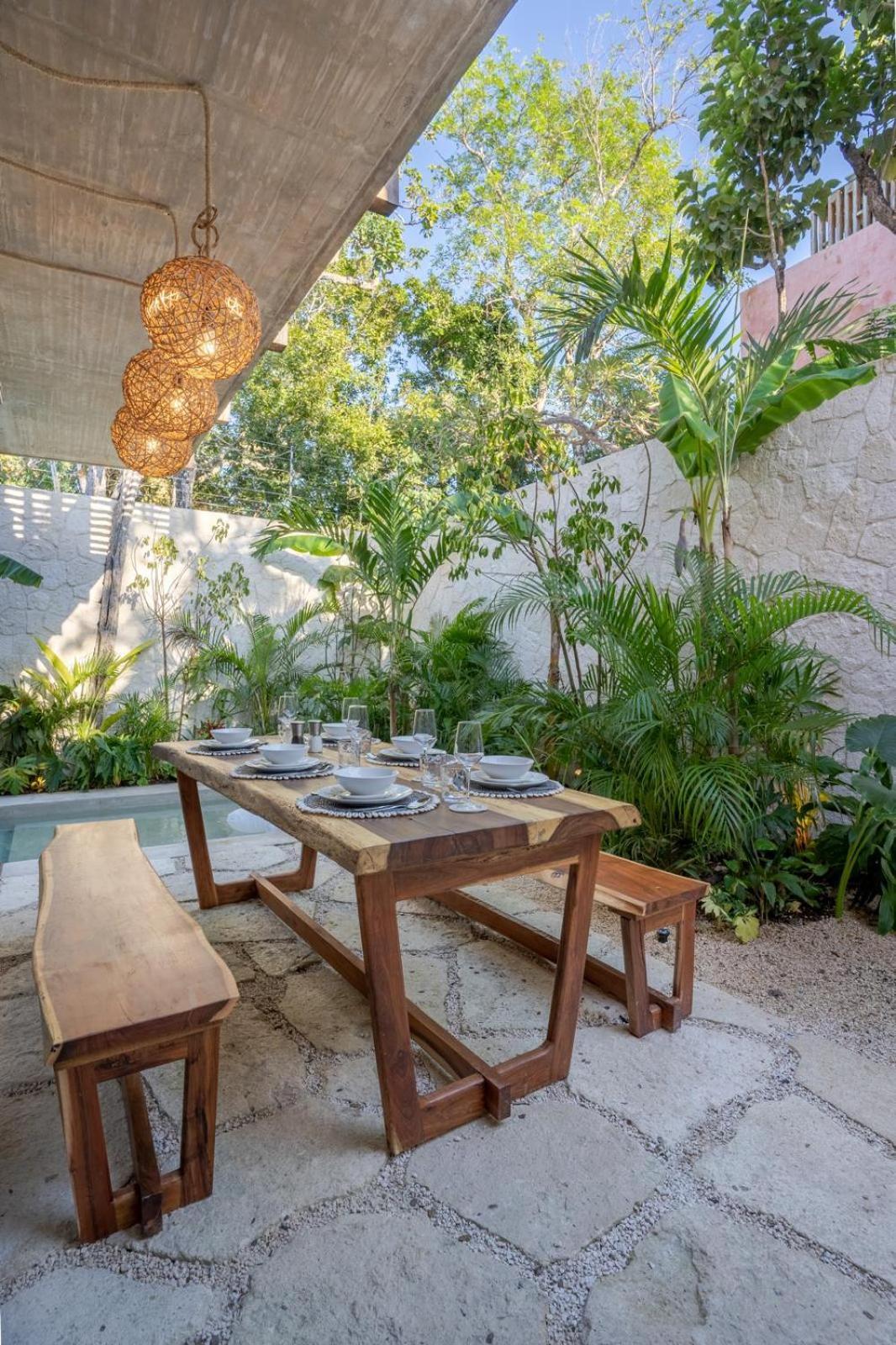 Primrose Jungle Paradise Villa, 3brd, Island Shower, 2 Private Pools, Gourmet Dining & 24hr Security *