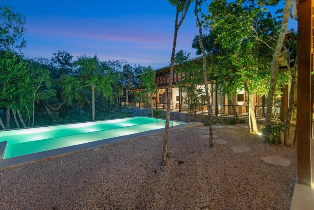Tropical 5 Min To Beach! Apartment