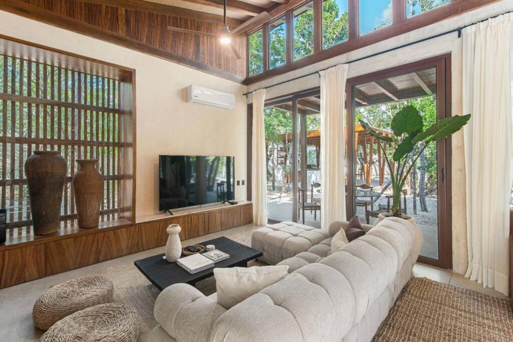 Tropical 5 Min To Beach! Apartment