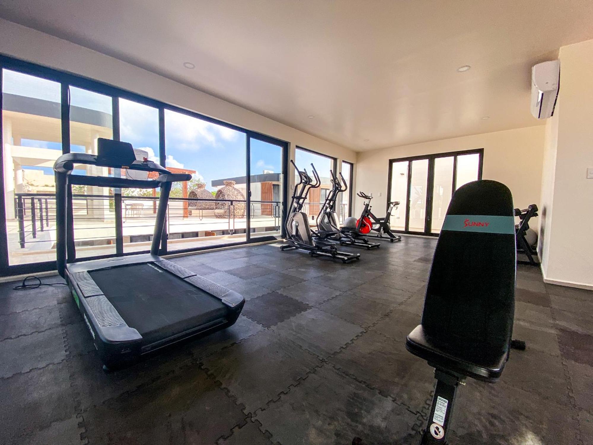 Cozy And Lovely With Roof, Pools, Gym, Bar, Parking *