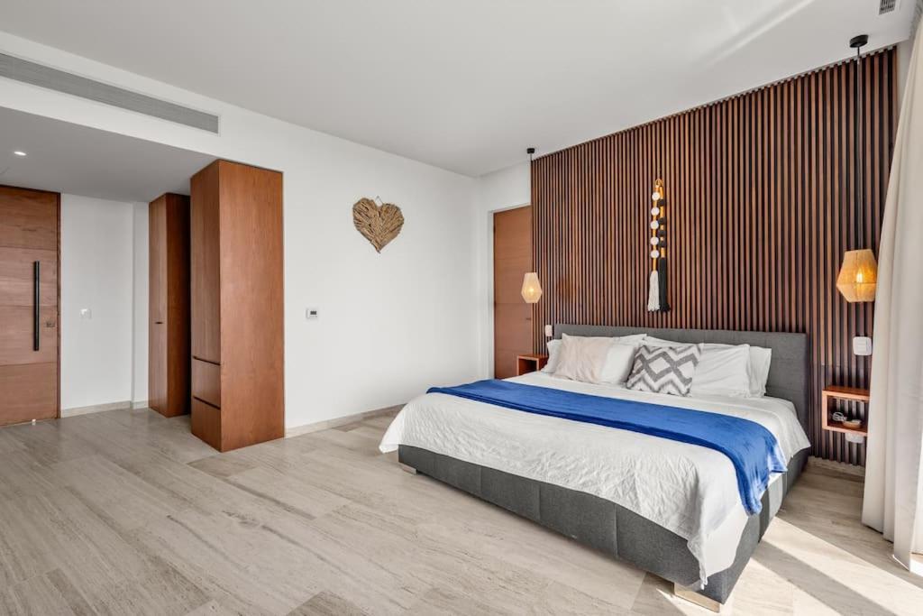 Lux Private Rooftop Pool With World Class Amenities Apartment *