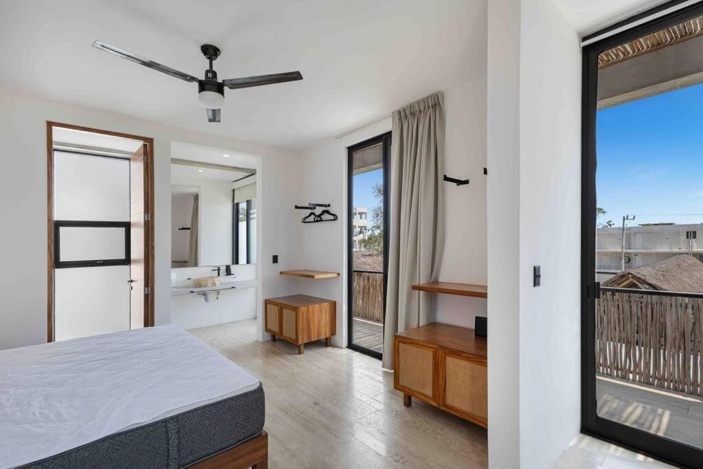 Apartment Brand New Just 5 Min To & Downtown! *