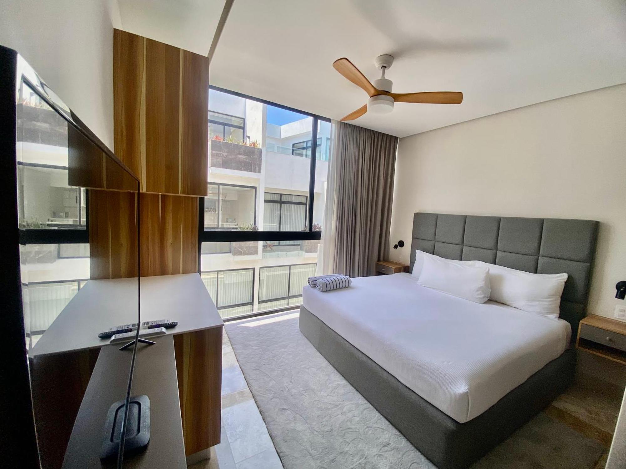 Apartment Oscar Wilde - Ph With Private Rooftop And Plunge Pool & Gym & Club Access *