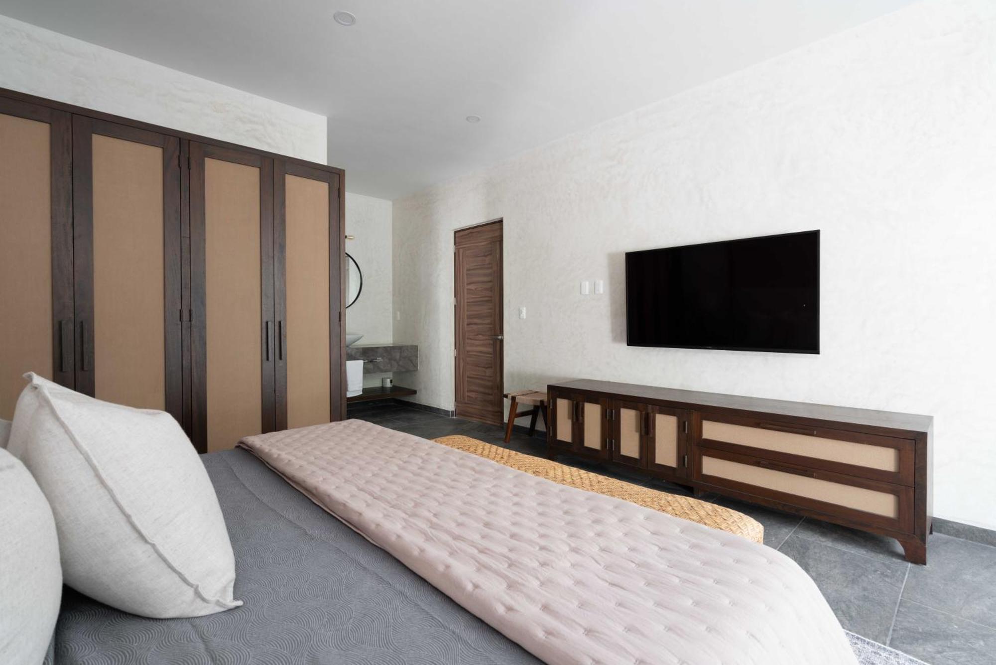 Twelve O'clock - Luxury Tulum