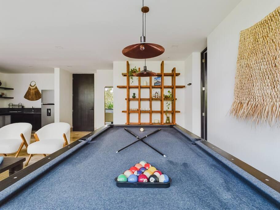 Omara 306 Luxe 2 Bdr Pooltable Great Pool Apartment