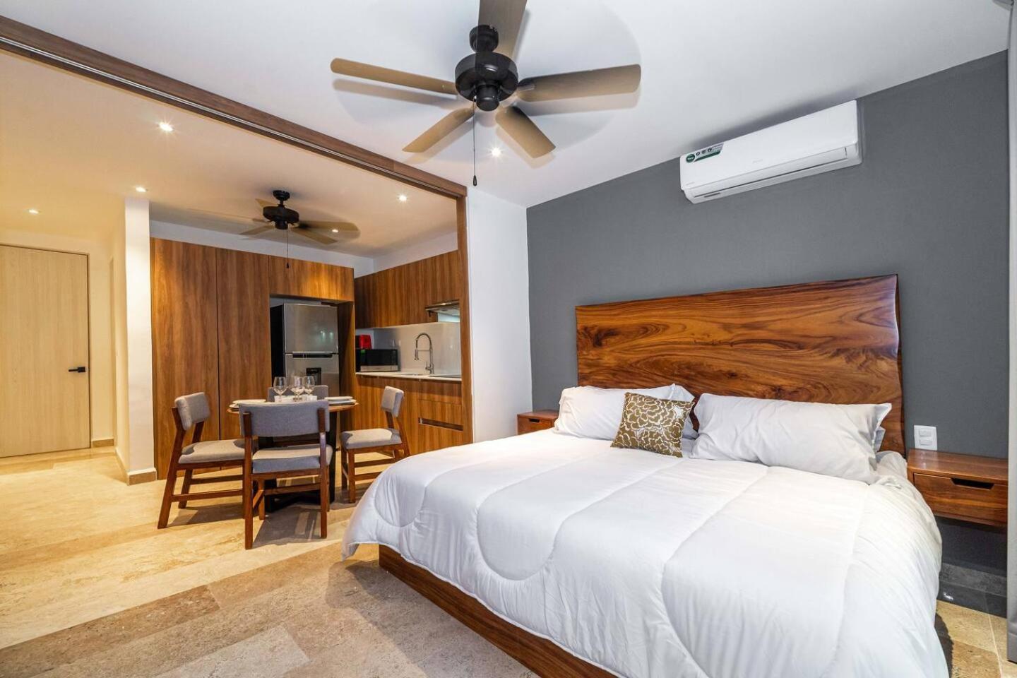 Holiday home King With Private Balcony, Gym And Rooftop Pool *