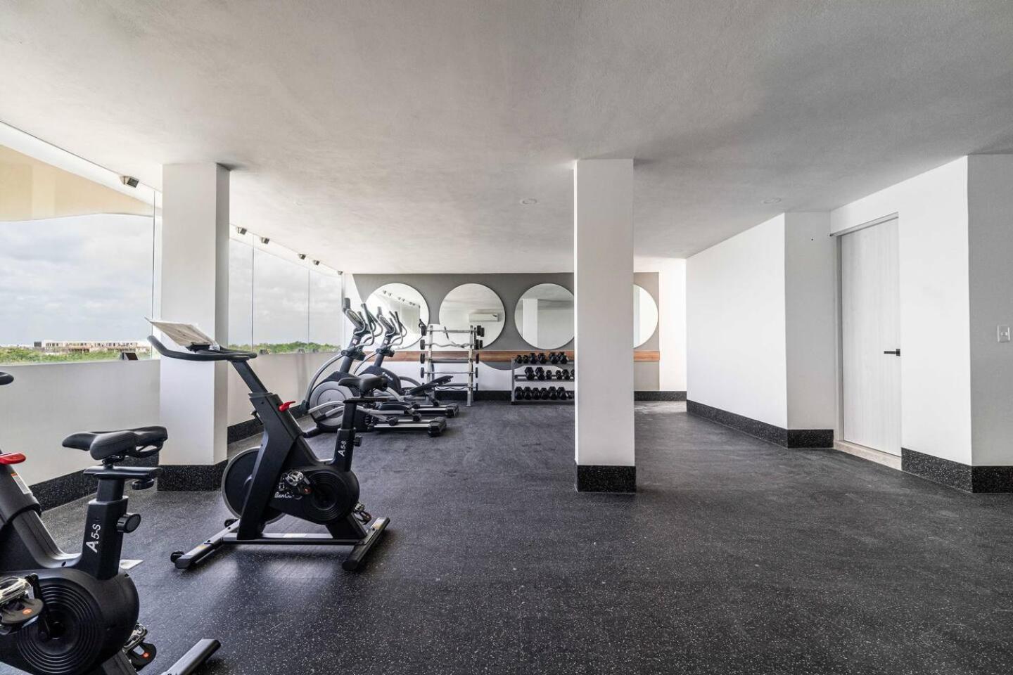 King With Private Balcony, Rooftop Pool, Gym