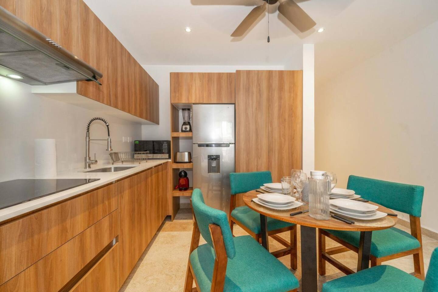 King With Balcony, Gym And Rooftop Pool *