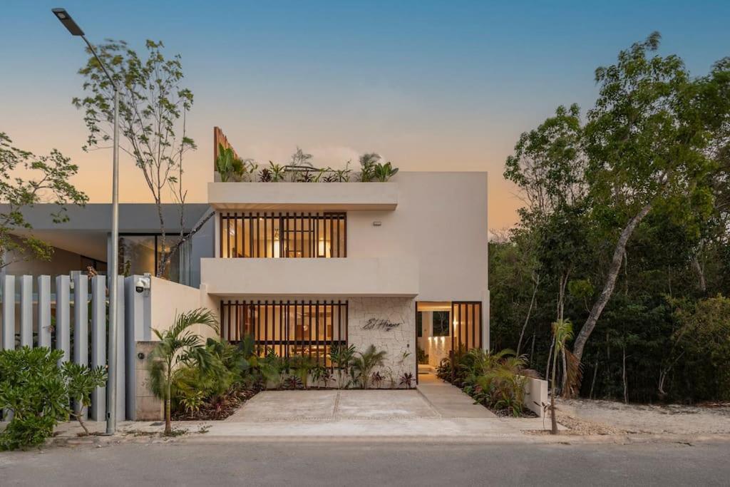 Apartment Brand New Lux 4 Bed 2 Pools!