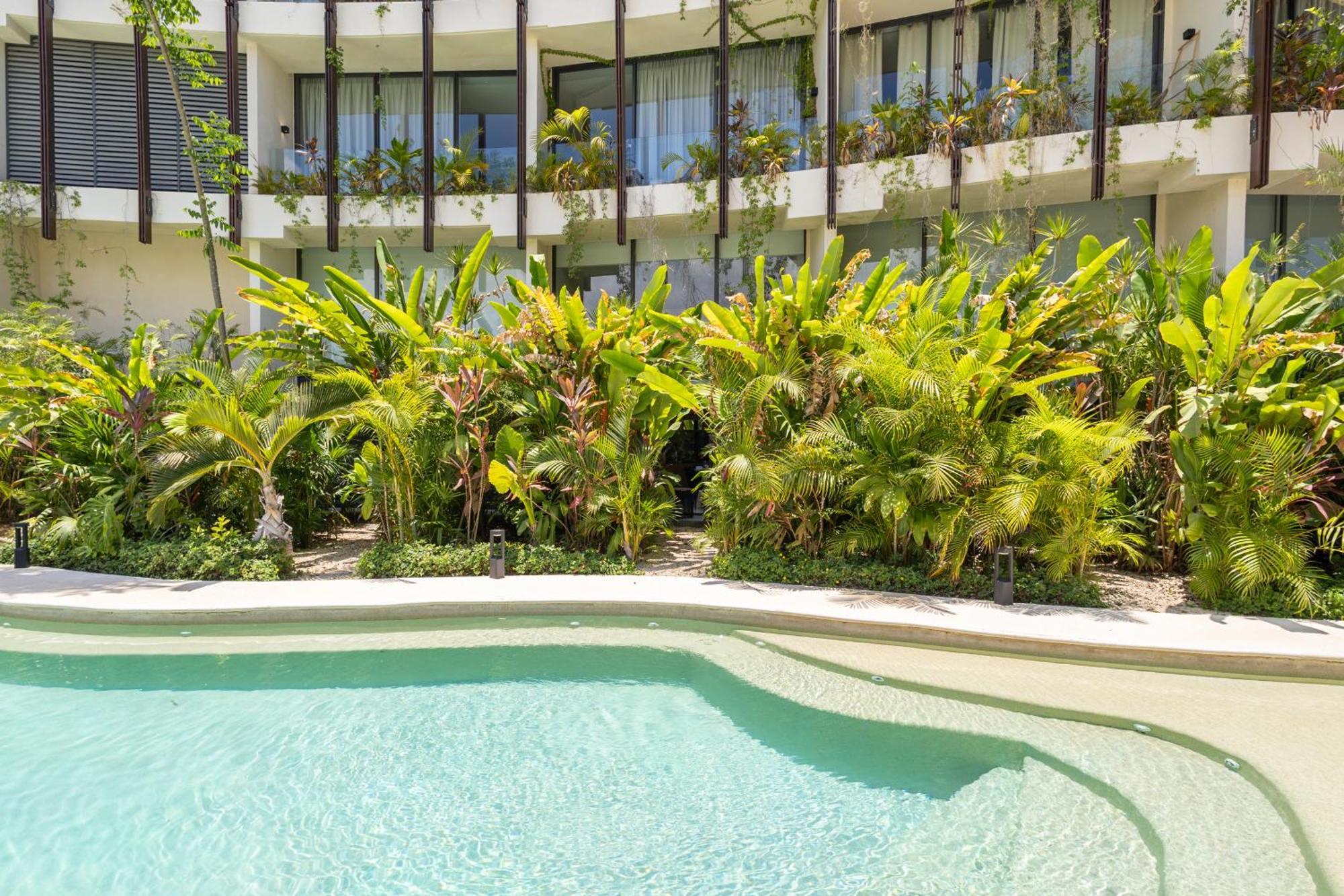 Mistiq Gardens