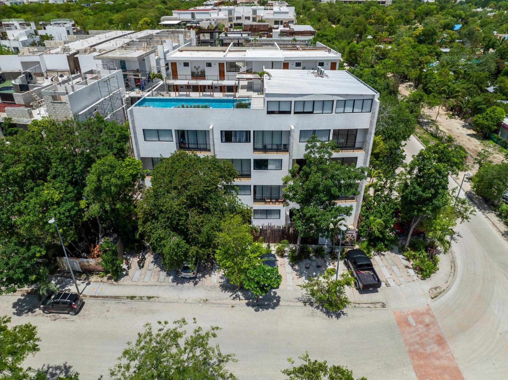 Apartment Downtown Penthouse With Private Pool, Rooftop Pool And Gym, Short Distance From Beaches, Restaurants & Nightlife