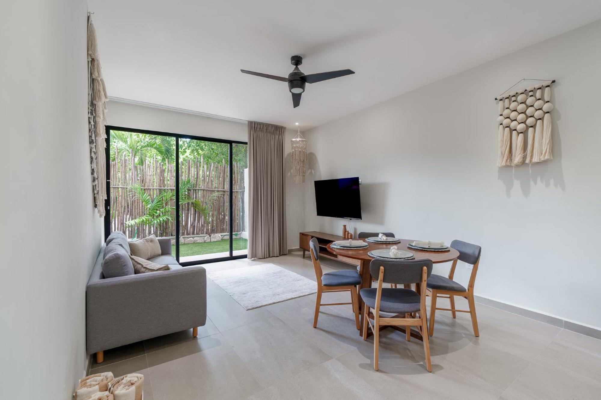 Downtown Penthouse With Private Pool, Rooftop Pool And Gym, Short Distance From Beaches, Restaurants & Nightlife Apartment