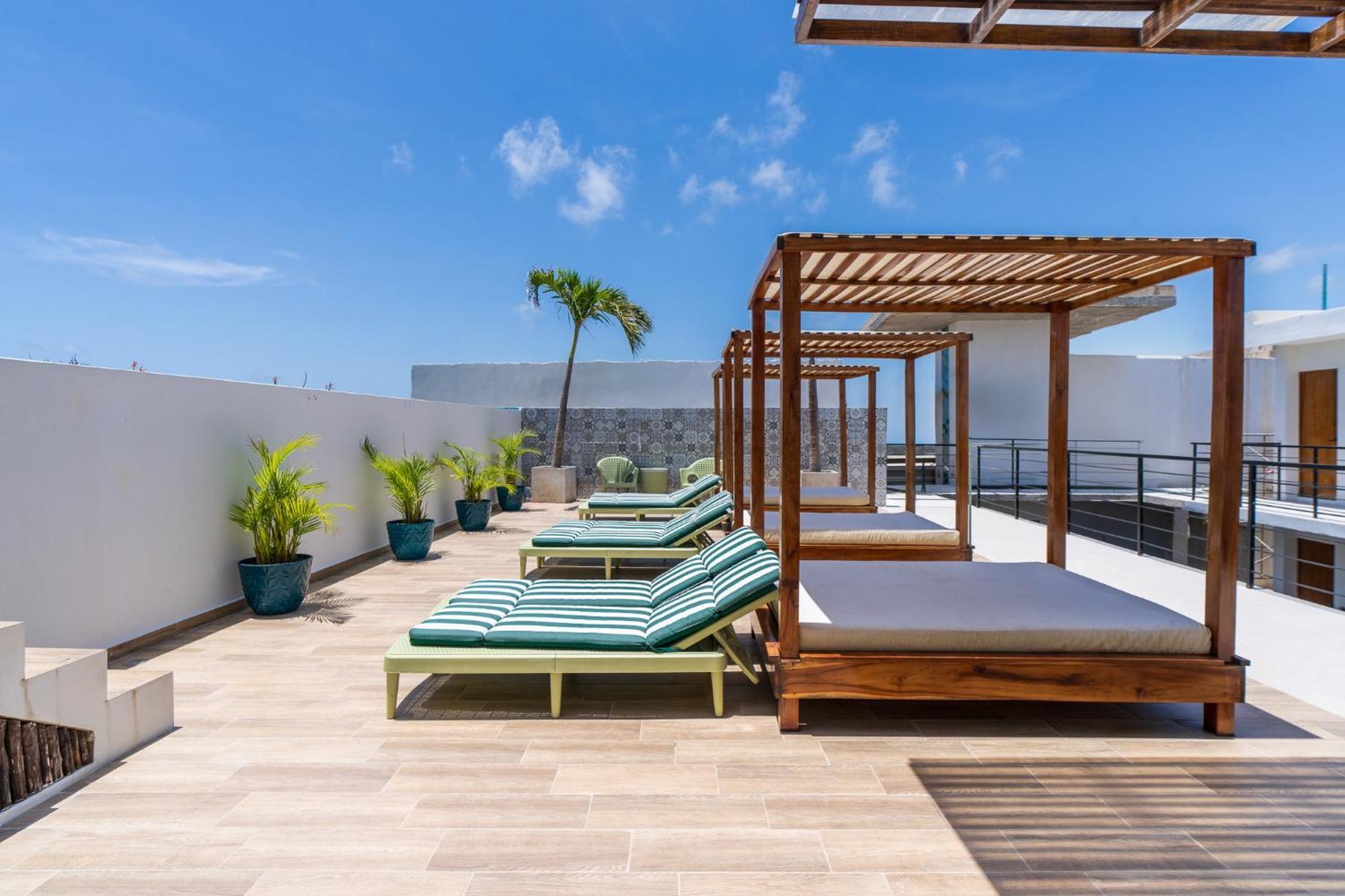 Downtown Penthouse With Private Pool, Rooftop Pool And Gym, Short Distance From Beaches, Restaurants & Nightlife Apartment